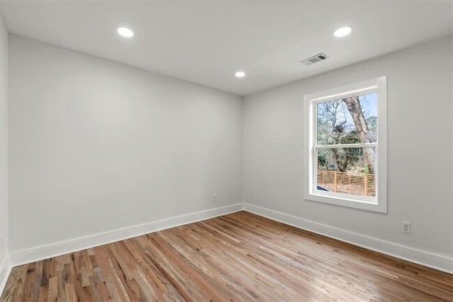 Building Photo - 1552 N Ellington St SE