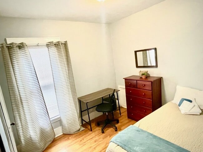 Building Photo - 916 Ackerman Ave