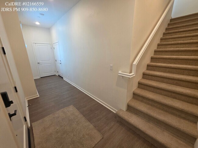 Building Photo - Price Lowered! Rancho Cucamonga 3 Bedroom Condo