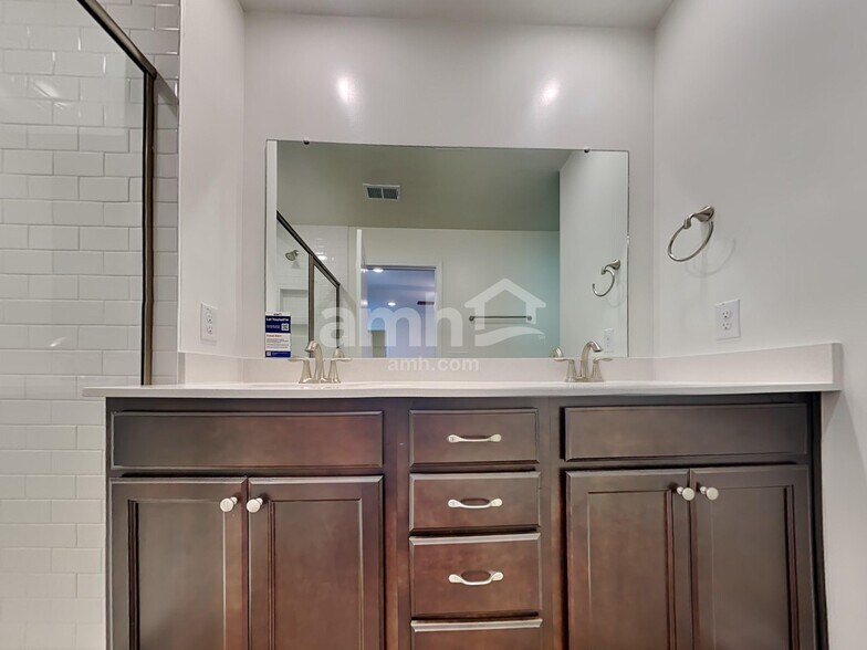 Building Photo - 1950 Weeping Cypress Dr