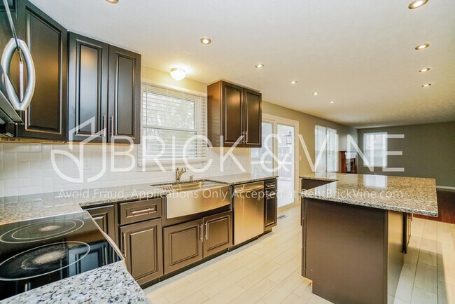 Building Photo - 5837 Snowdrop Ave
