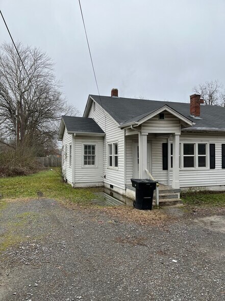 Primary Photo - 913 E Lincoln St