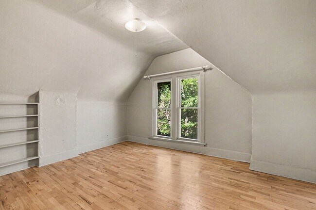 Building Photo - Comfort & Convenience in the Heart of Denver – 3BR/2BA