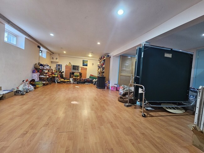 Building Photo - 56 Great Meadow Rd