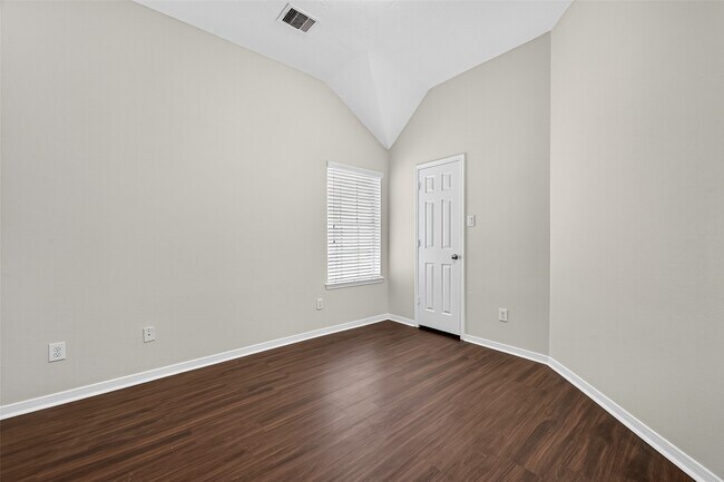Building Photo - 6222 Skyline Dr
