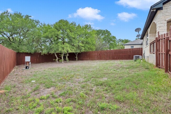Building Photo - 623 Skyline Dr