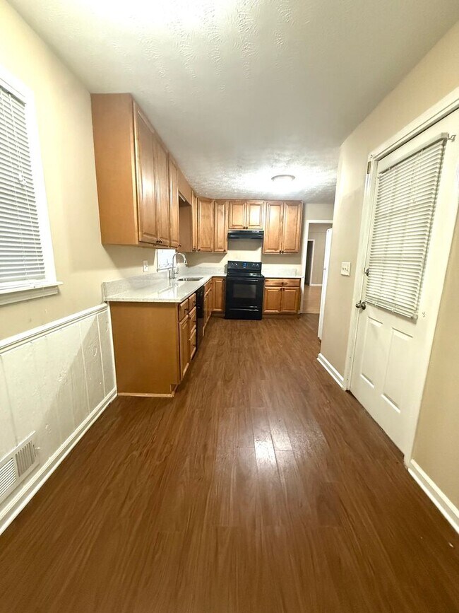 Building Photo - Ranch Home on large lot