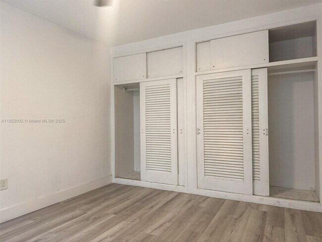 Building Photo - 10190 E Bay Harbor Dr