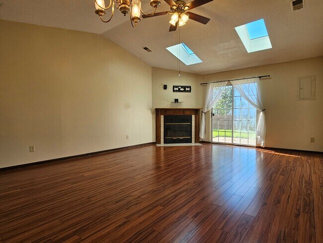 Building Photo - 508 Independence Ct