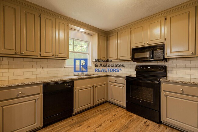 Building Photo - 3 Bed/2 Bath House on a Corner lot in Brandon