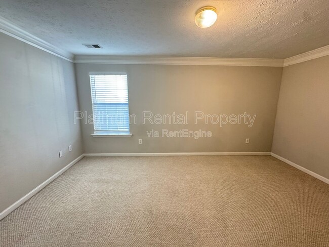 Building Photo - 11080 Crabapple Lake Dr