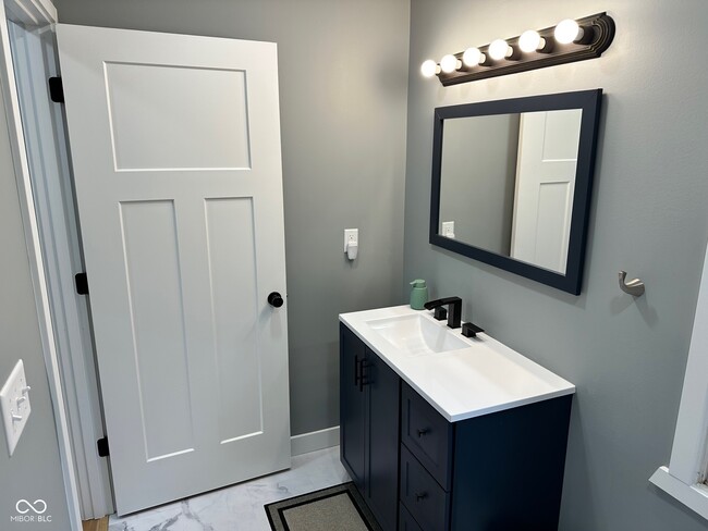 Building Photo - 310 S Nebraska St