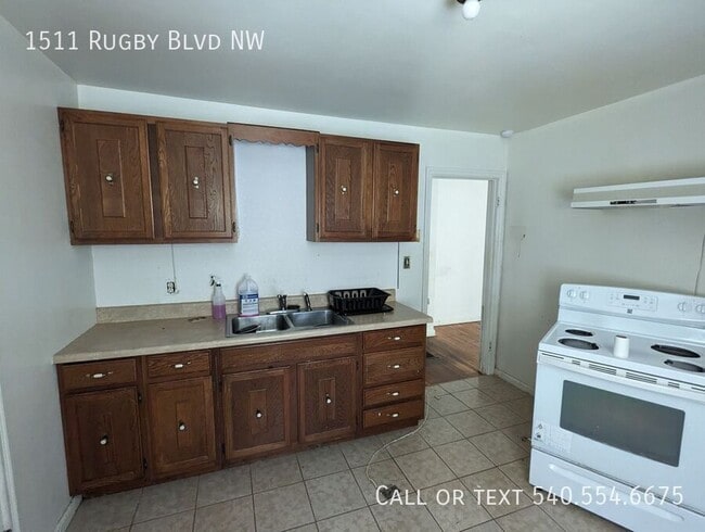 Building Photo - 1511 Rugby Blvd NW