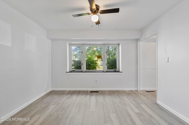 Building Photo - 8 Holton Ln