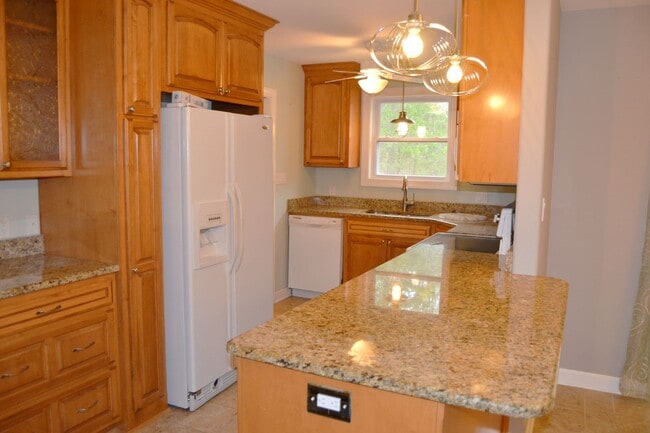 Building Photo - East Gate Area | Home | Unfurnished