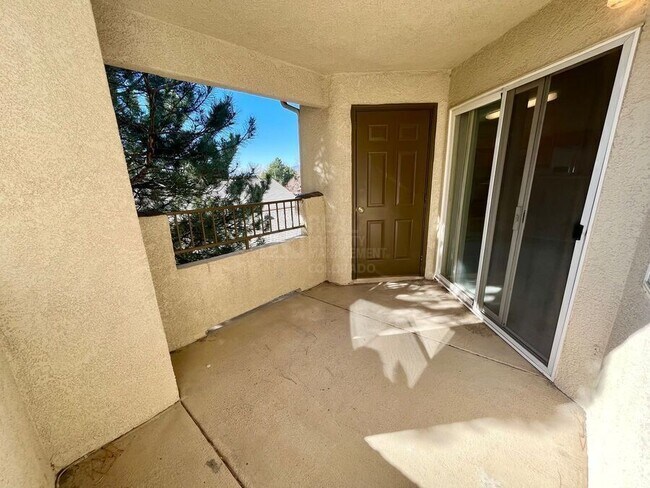 Building Photo - 3927 Riviera Grove