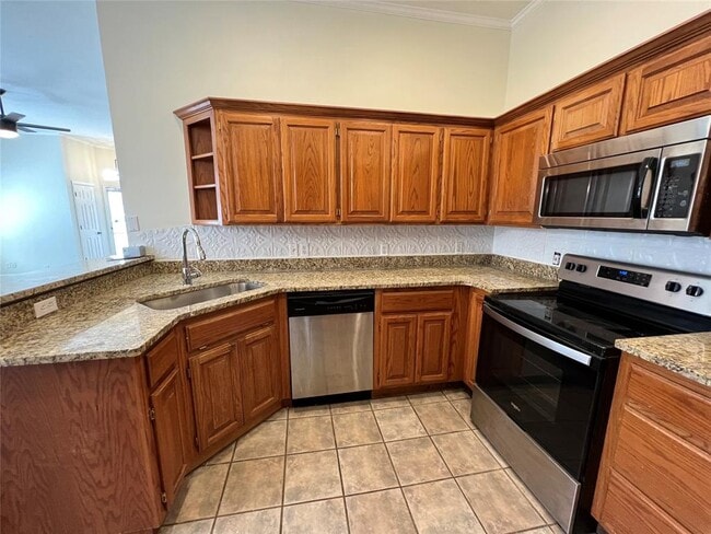 Building Photo - 909 Pruett Dr