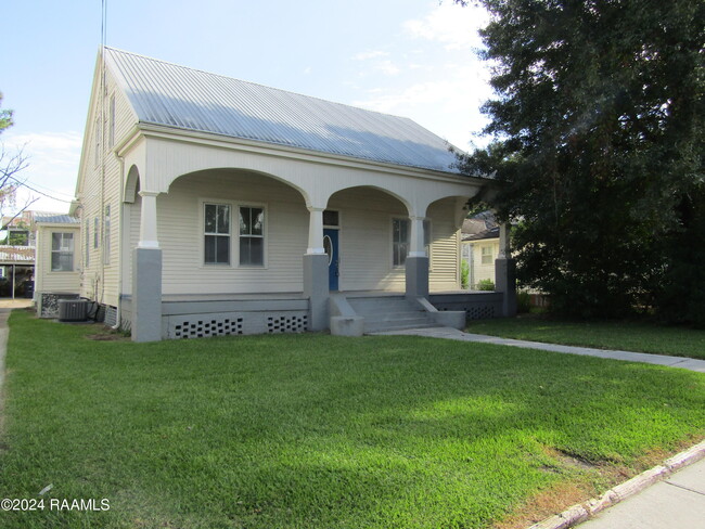 Primary Photo - 617 Julia St