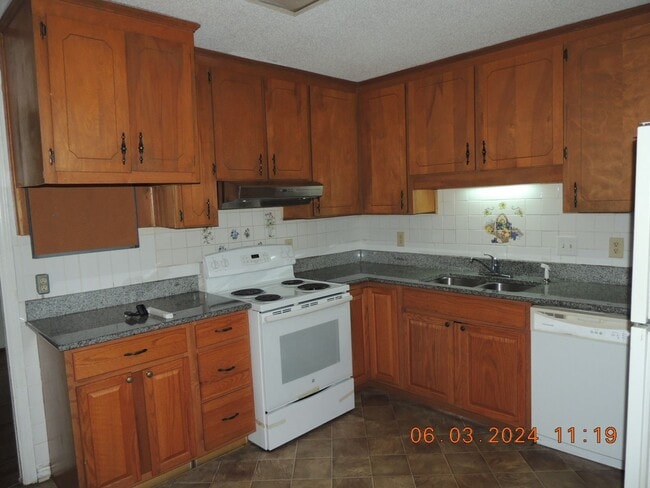 Building Photo - 102 Epworth Dr