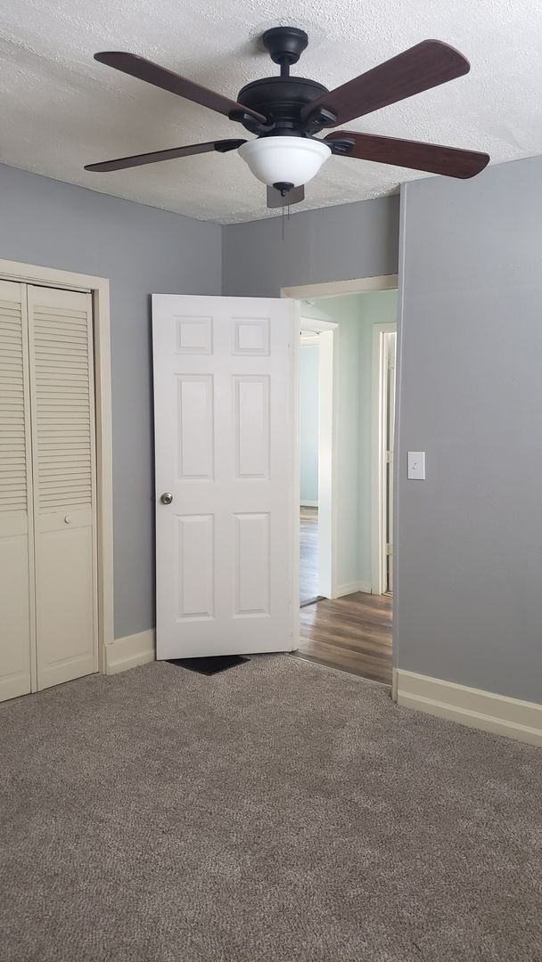 Building Photo - Move in Special - Half off fist months rent - 3 bedroom 1 bath