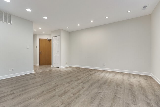 Building Photo - 537 E Shag Bark Ln