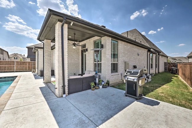 Building Photo - 1563 Jocelyn Dr