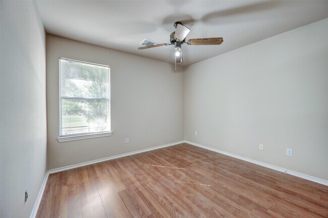 Building Photo - 16535 Cairngrove Ln