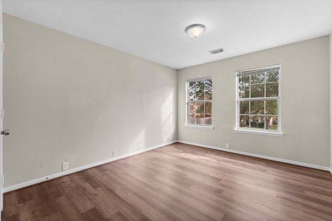 Building Photo - 511 Cypresswood Knoll