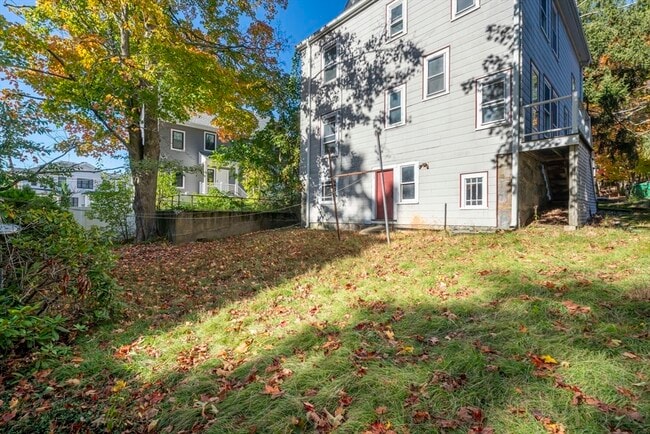 Building Photo - 168 Elliot St