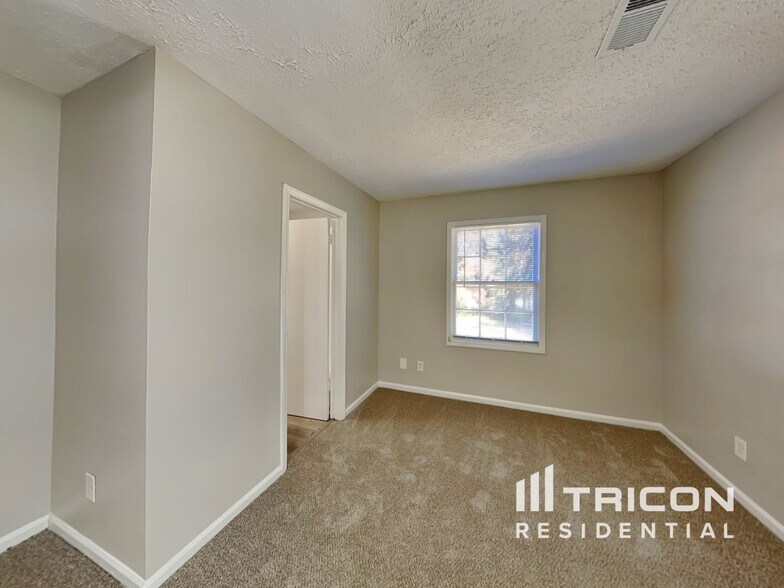 Building Photo - 5750 Westside Rd