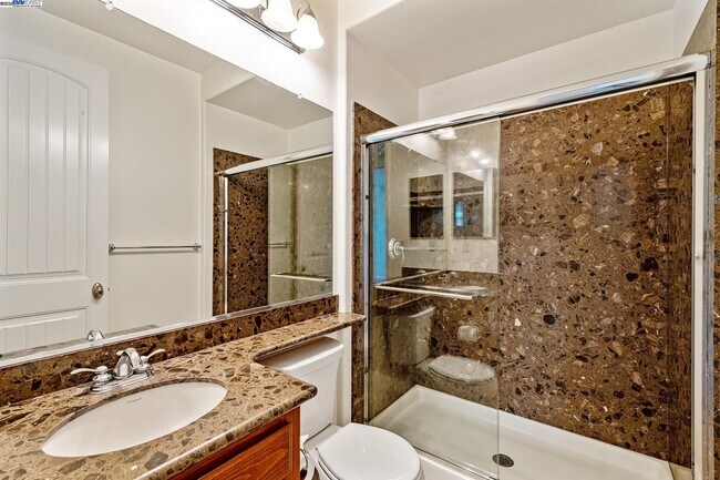 Building Photo - 2131 Chamomile Ct