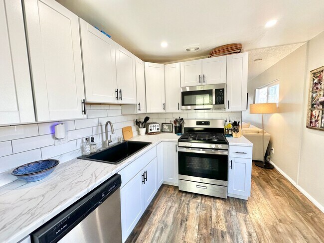 Building Photo - 6131-6133 Horton Drive