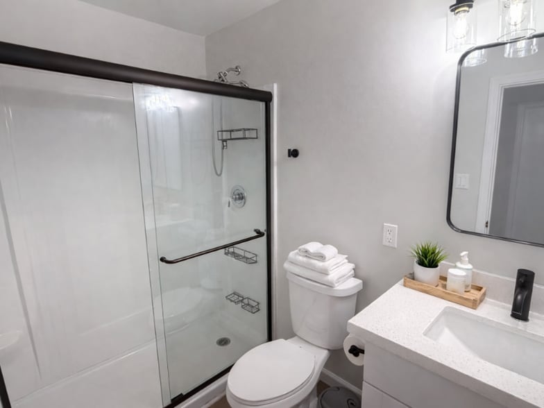 Building Photo - 1325 E Don Carlos Ave