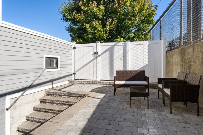 Building Photo - 3850 Washington St