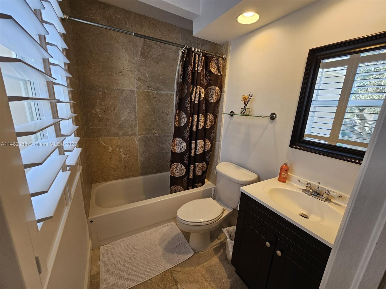 Building Photo - 5570 SW 70th Pl S