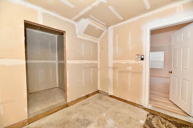 Building Photo - 11888 Esty Way