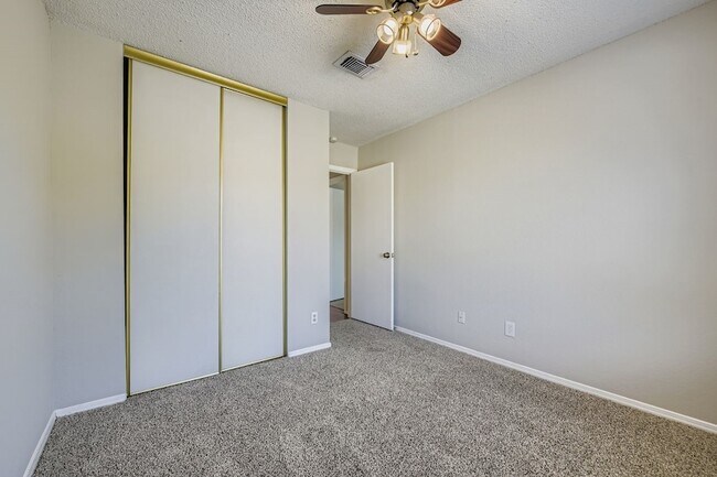 Building Photo - 1322 Jasmine Dr