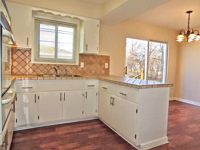 Building Photo - Newly Renovated 3-Bed, 1-Bath Bedford Ranch — Move-In Ready