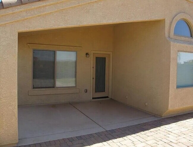 Building Photo - SPACIOUS 4-BEDROOM HOME IN PEORIA CUL-DE-SAC