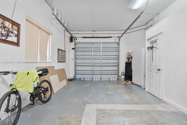 Building Photo - 3765 Prairie Ave