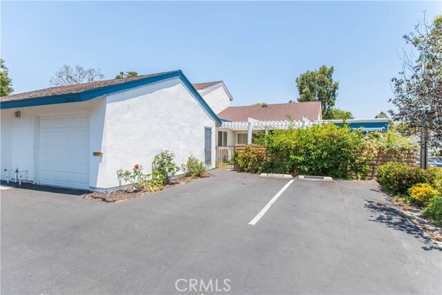 Building Photo - 26315 Roundtree Ct