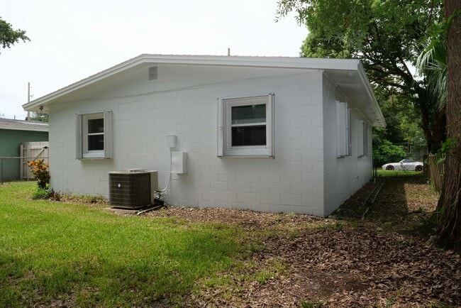 Building Photo - Clean, Bright & Move-In Ready! 3-Bedroom H...