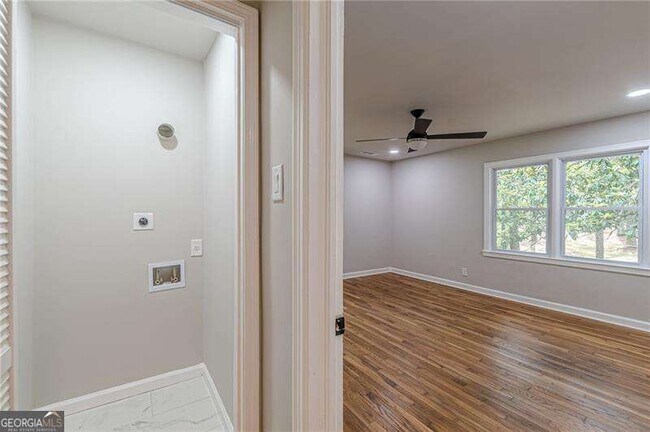 Building Photo - 1624 Dodson Dr SW