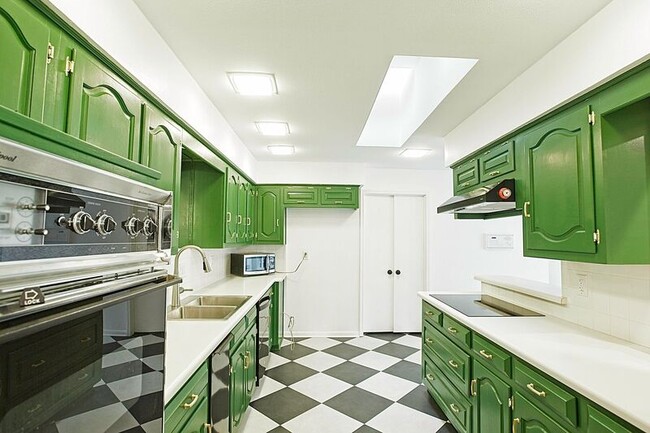 Building Photo - 3217 Squireswood Dr