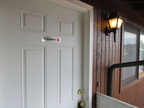 Building Photo - 1/2 Off 1st Month's Rent - Two Bedroom w/ Garage