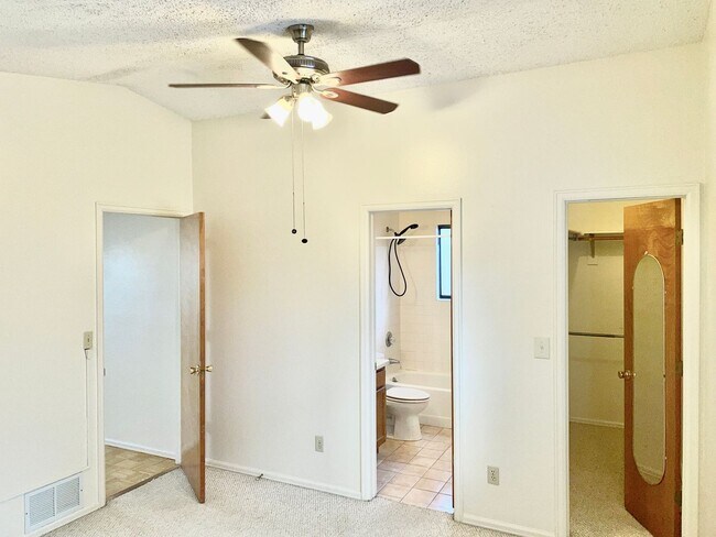 Building Photo - Lovely 3 Bedroom in Fountain Valley