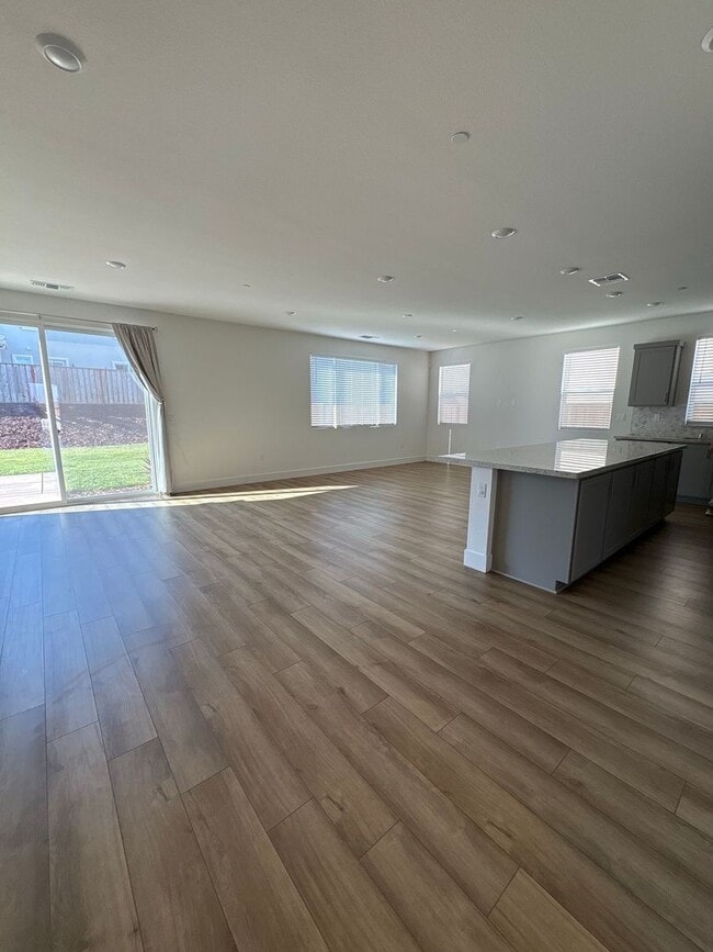 Building Photo - 1831 Lilac Ct