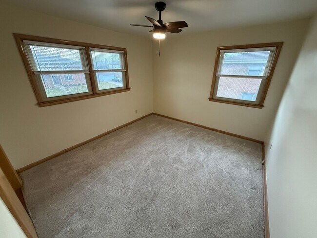 Building Photo - 5295 N Mohawk Ave