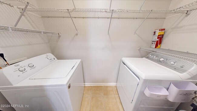Building Photo - 211 Jardin De Mer Pl