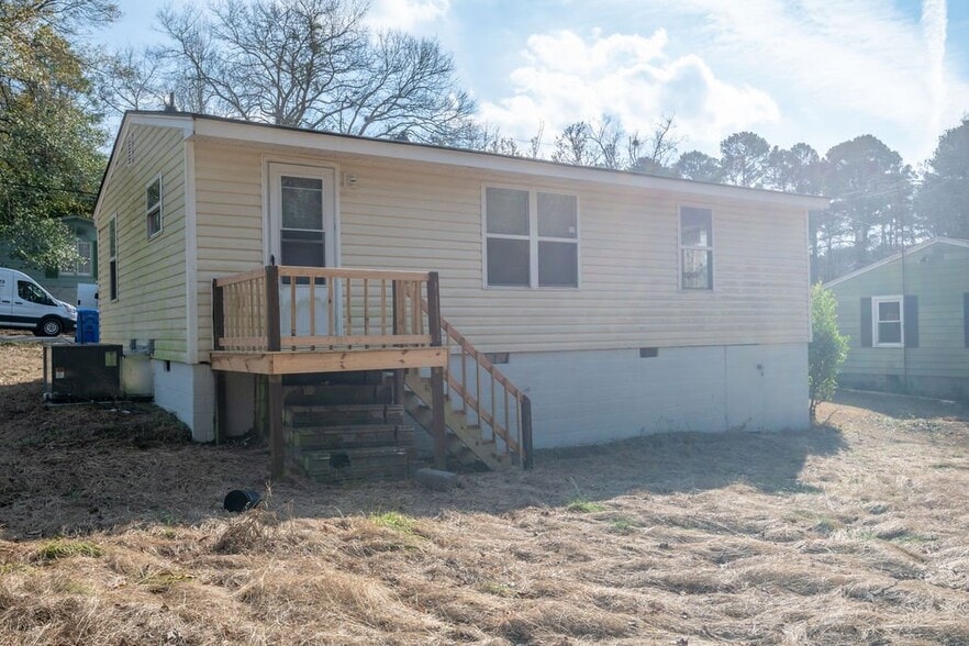 Building Photo - 806 Lakeland St